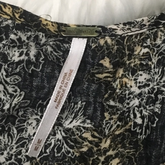 💎 Free People asymmetric floral ruffle blouse - Picture 6 of 8